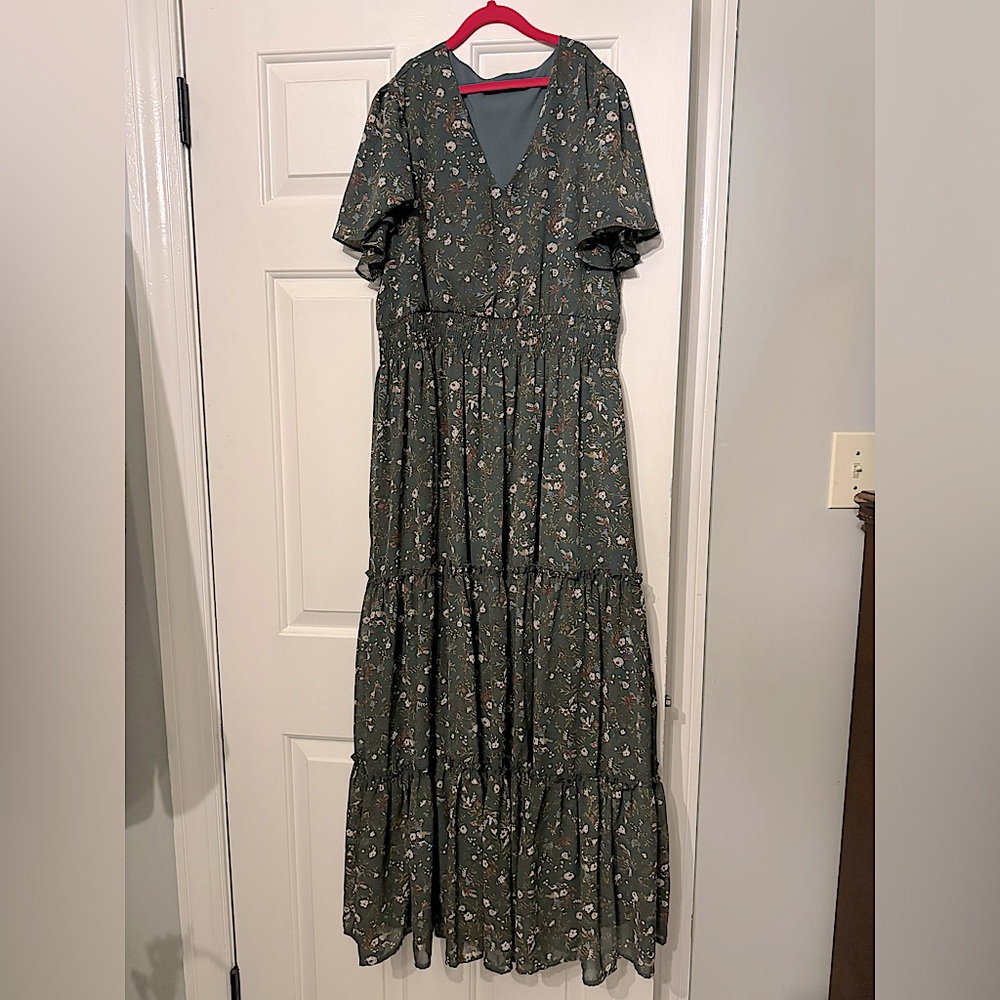 Mika Rose long floral dress green size L